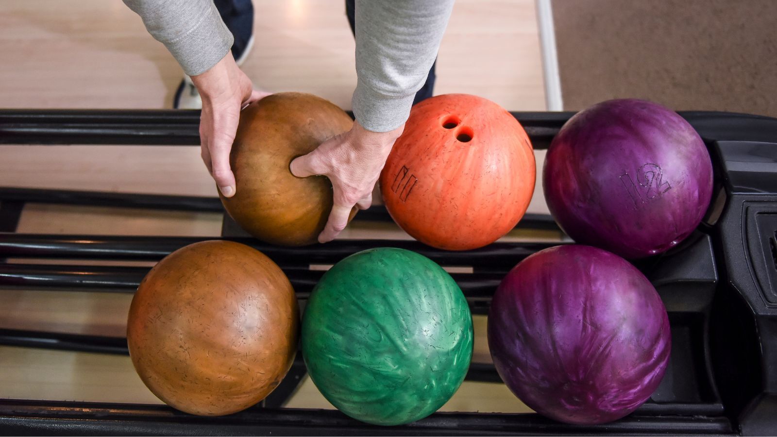 What Weight Bowling Ball Should I Use? Heavy Vs Light?