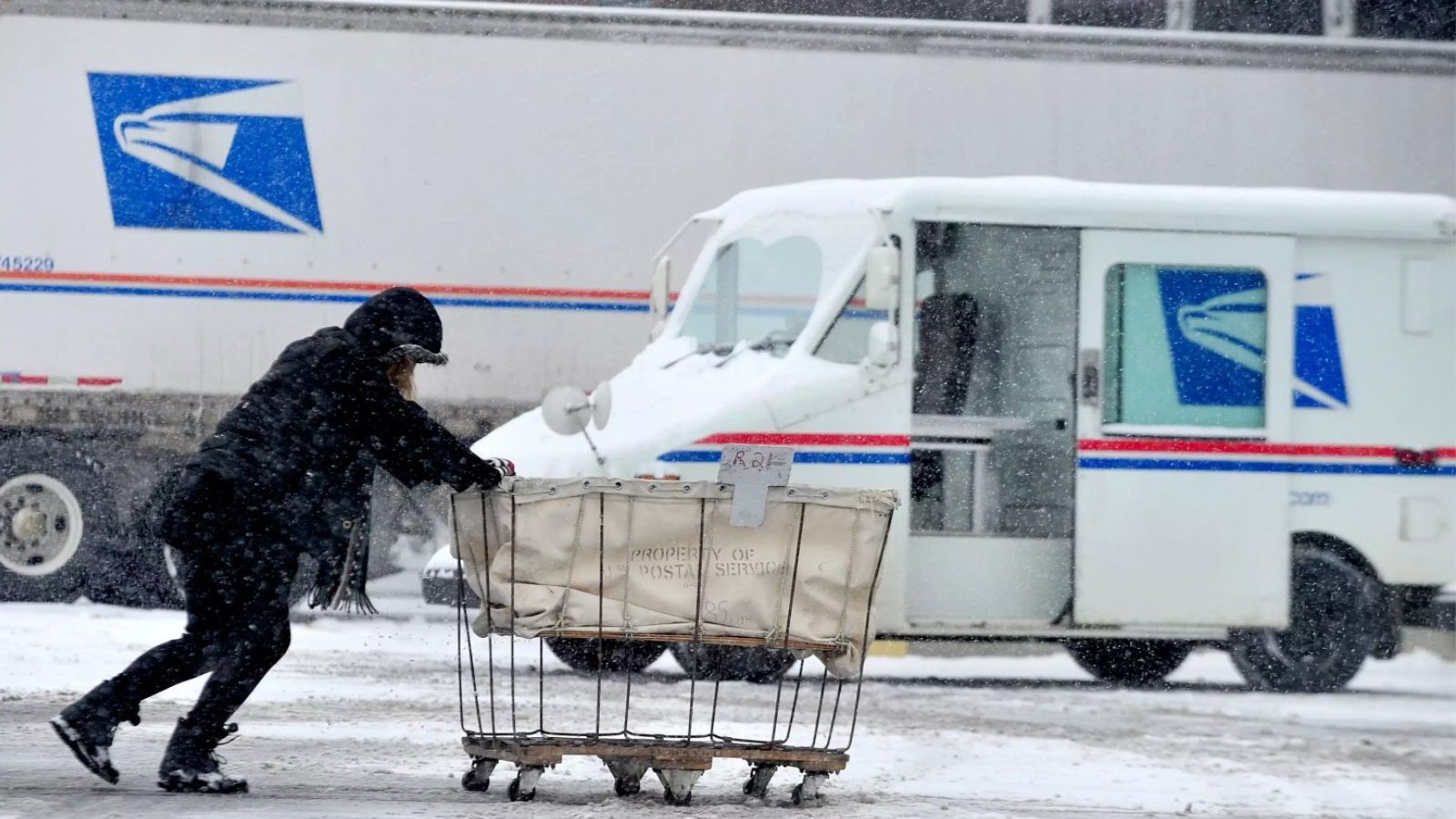 Does USPS Leave Packages In The Rain? (All You Need to Know)