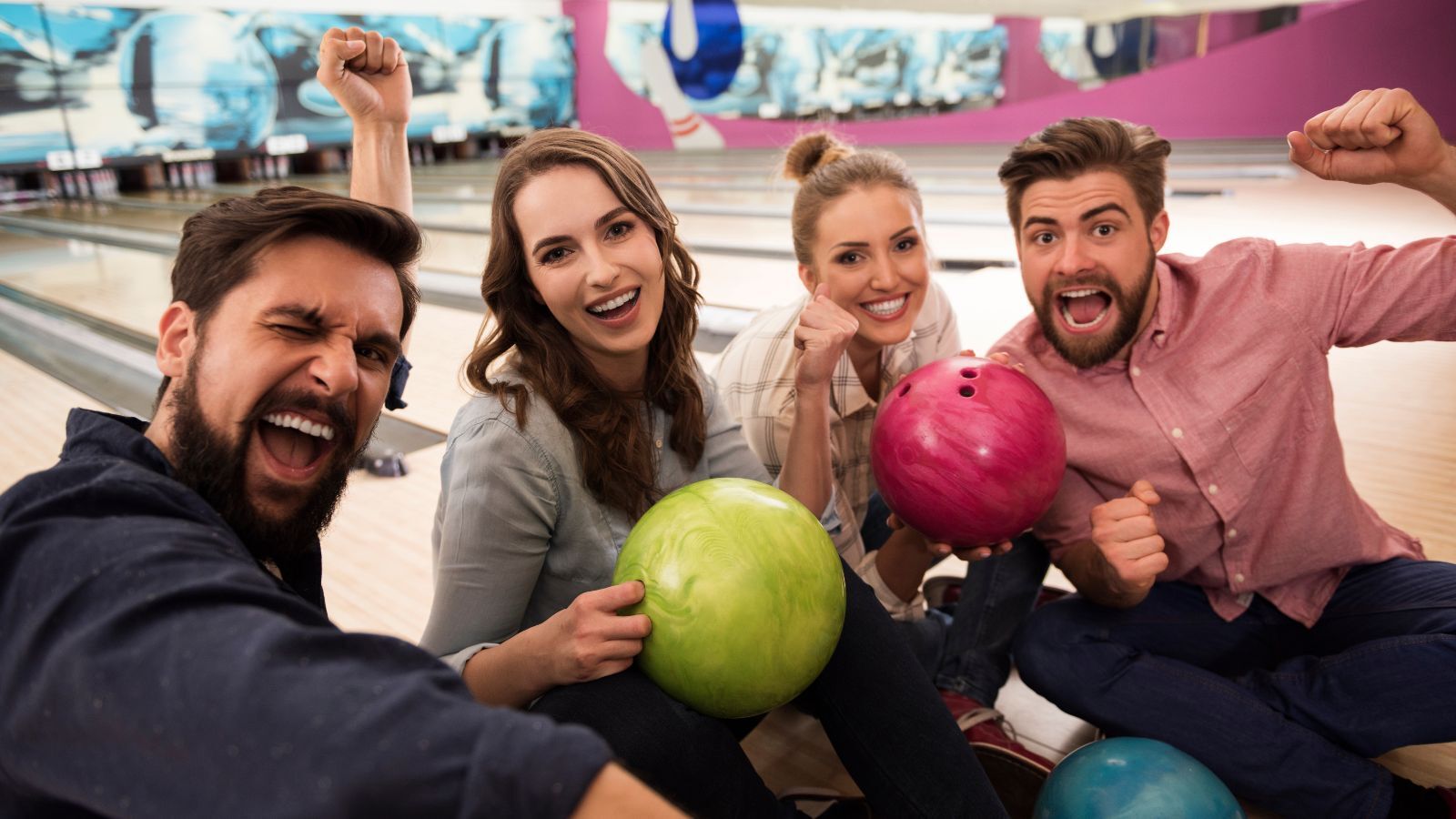 How Many People Cav Bowl In One Lane? Tips for Groups