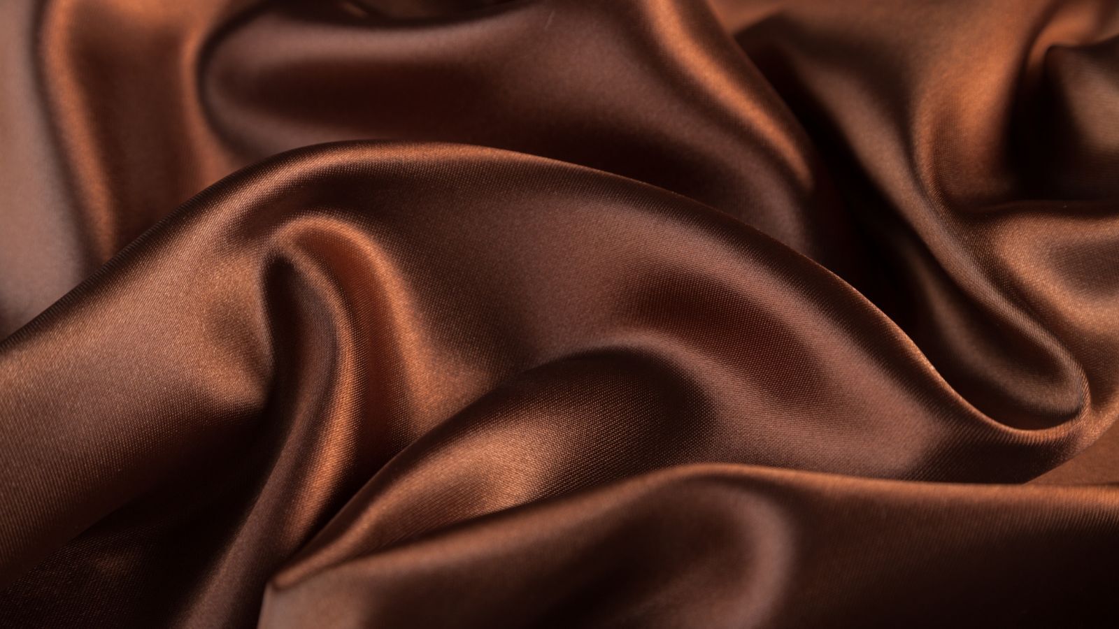 Does Silk Shrink? (All You Need to Know)