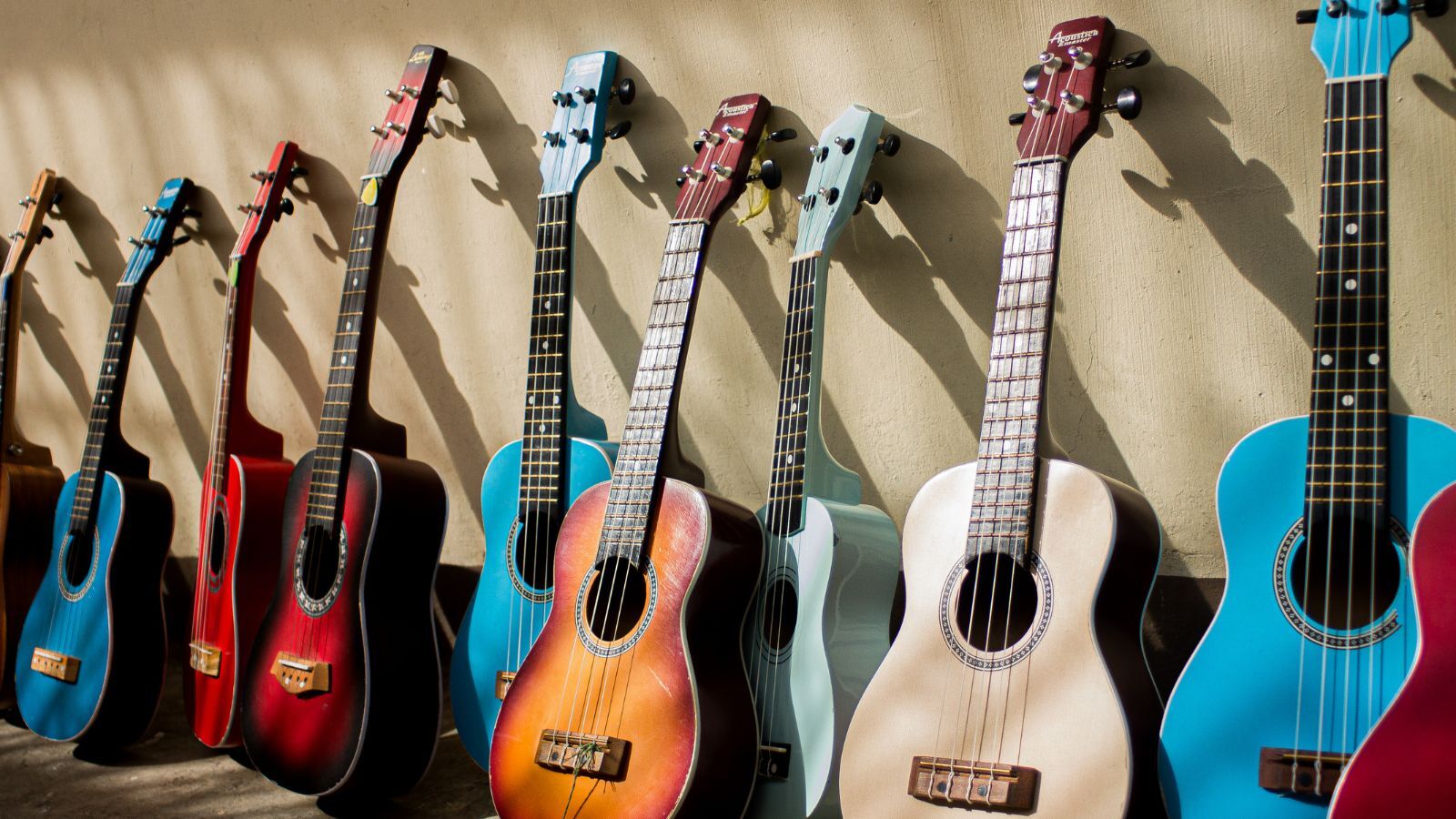 12 Best Acoustic Guitar Brands for Professional Guitarist [2023 Listing]