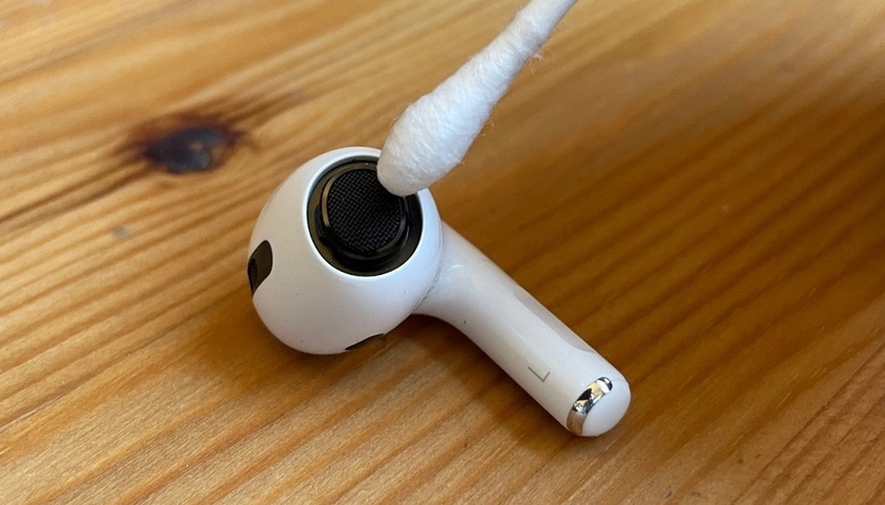 Clean the Airpods