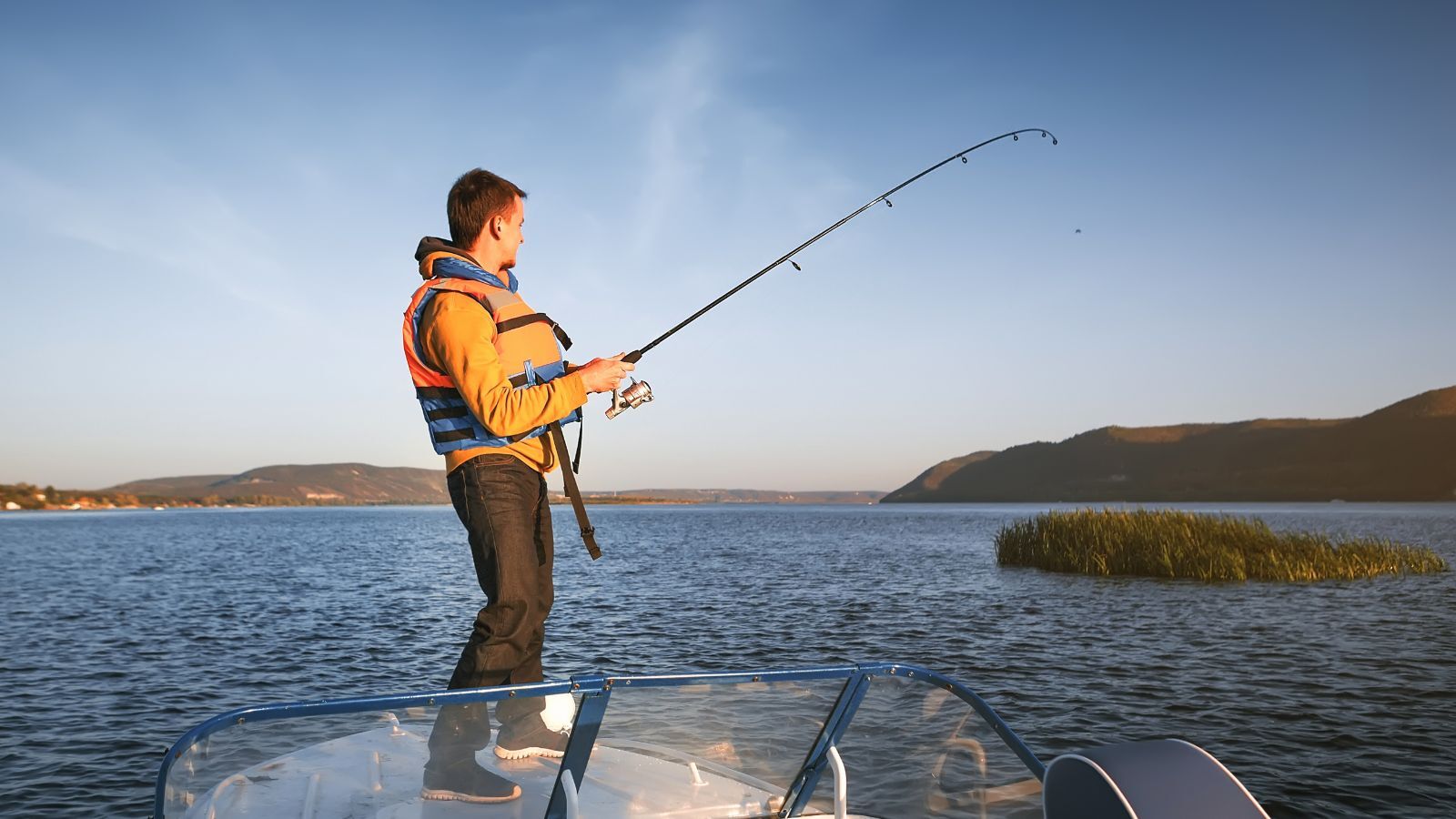 How To Hold A Fishing Rod? [Beginners Guide]