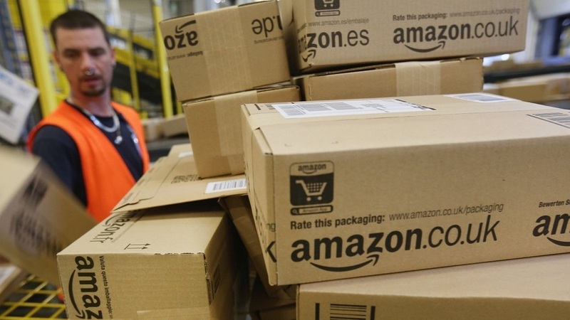 Amazon pay its employees