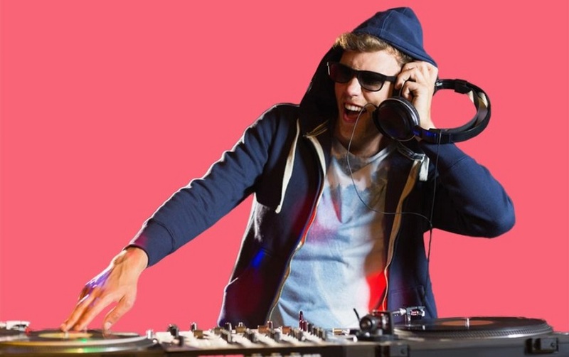 Mastering the Art of Cueing with DJ Headphones