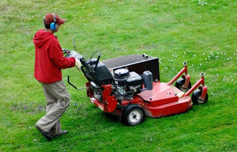 Prime The Carburetor Of Your Lawn Mower