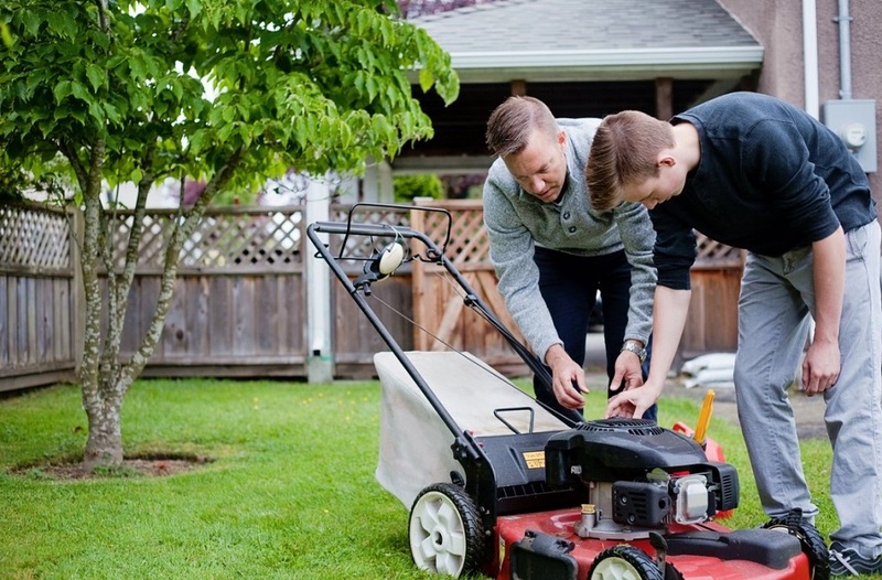 Common Lawnmower Problems and Solutions