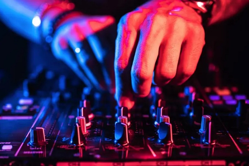 Factors affect the cost of a DJs