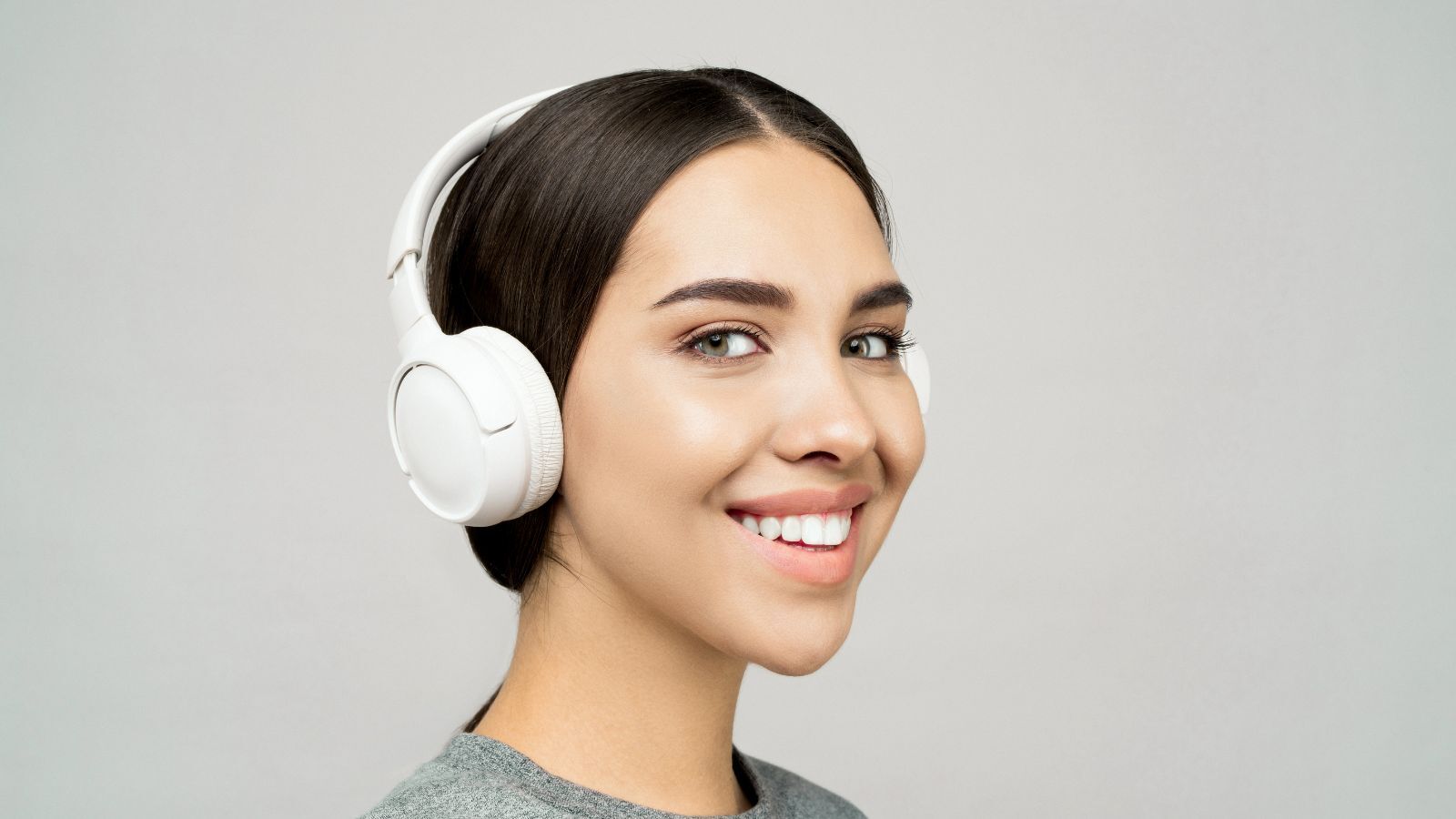How to Avoid Headphone Hair and Hair Loss? (Must Be Taken Seriously!)