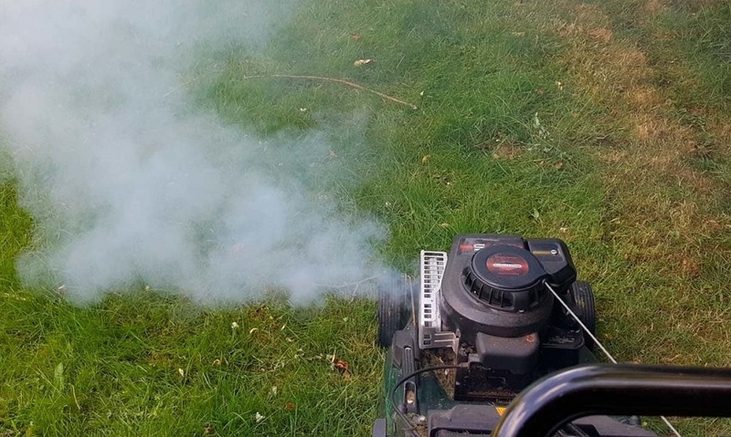 Common causes of white smoke in lawn mowers
